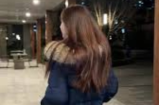 炸裂！司晓迪凌晨甩黑色吊带美照评论区从吃瓜到吐槽吵翻了天